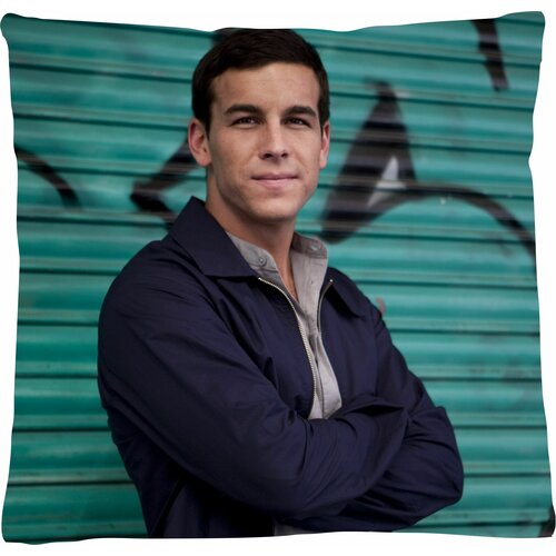     Mario Casas 1050