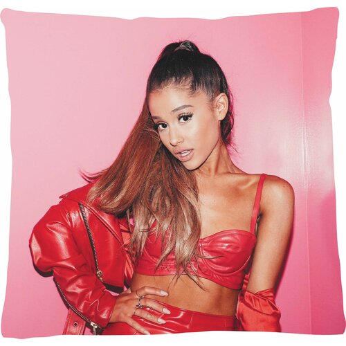     Ariana Grande 1050