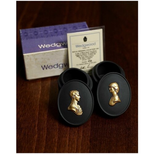  WEDGWOOD     , , 1981 .   500 ,  85000  Wedgwood