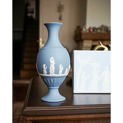 Wedgwood ваза классическая голубая, Англия, 2005-2010 гг. 35200р